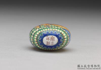 图片[3]-Copper-body painted enamel snuff bottle with a peacock tail-feather and cloth wrapper design, Yongzheng reign (1723-1735), Qing dynasty-China Archive